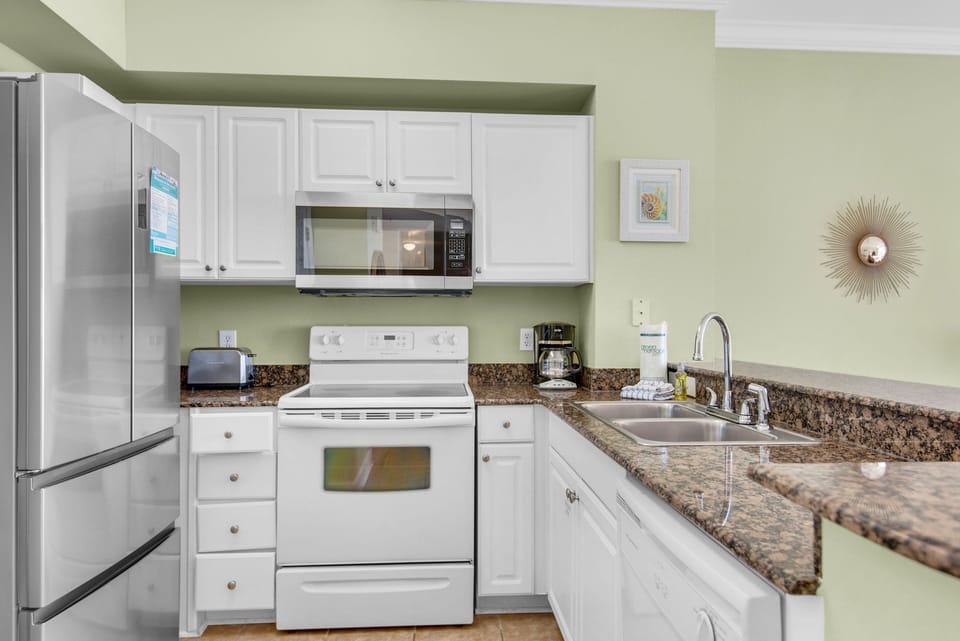 Full kitchen