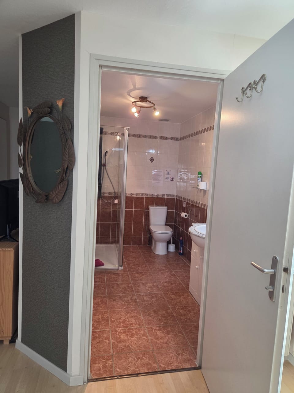 Triple Room, 1 Bedroom, Non Smoking (Lys) | Bathroom | Shower, hair dryer, towels, soap