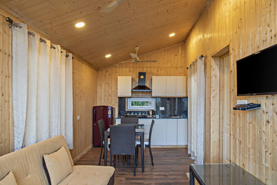 Luxury Room | Desk, free WiFi, bed sheets