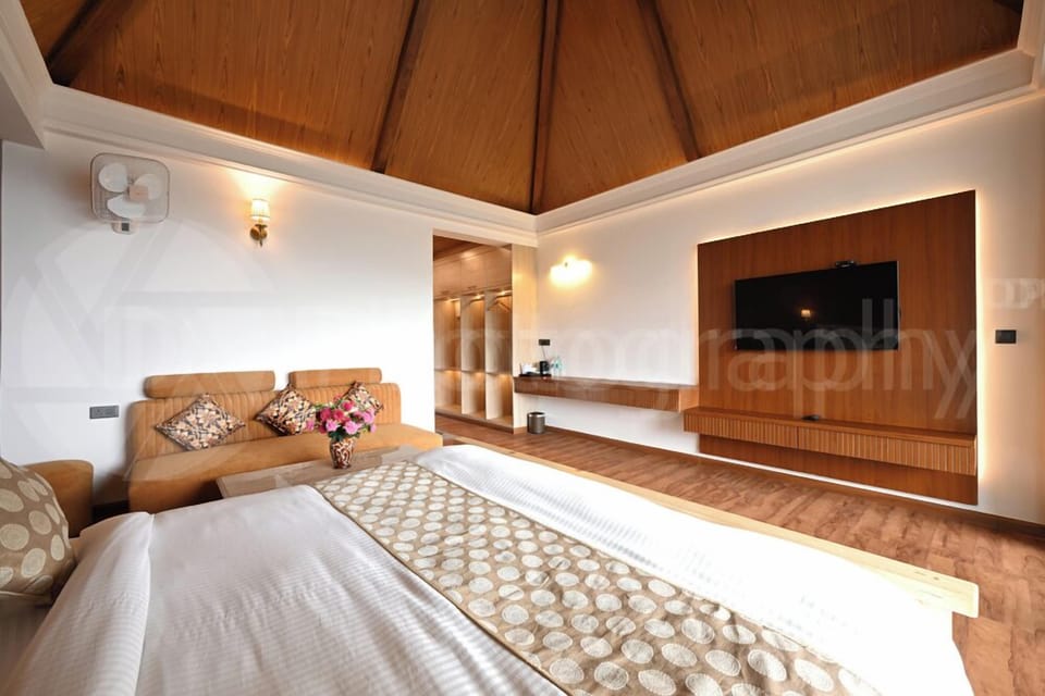 Executive Room | Desk, free WiFi, bed sheets