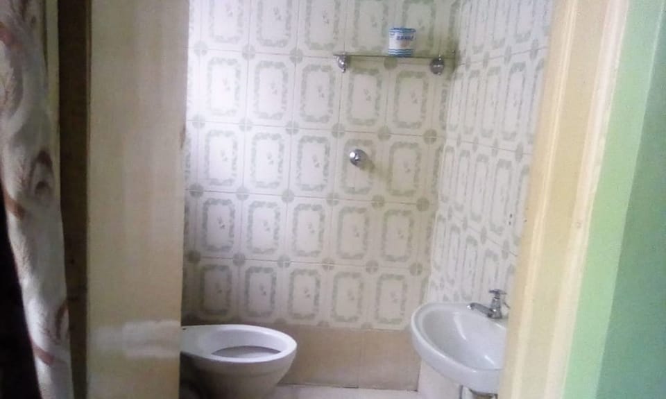 Shower, rainfall showerhead, towels