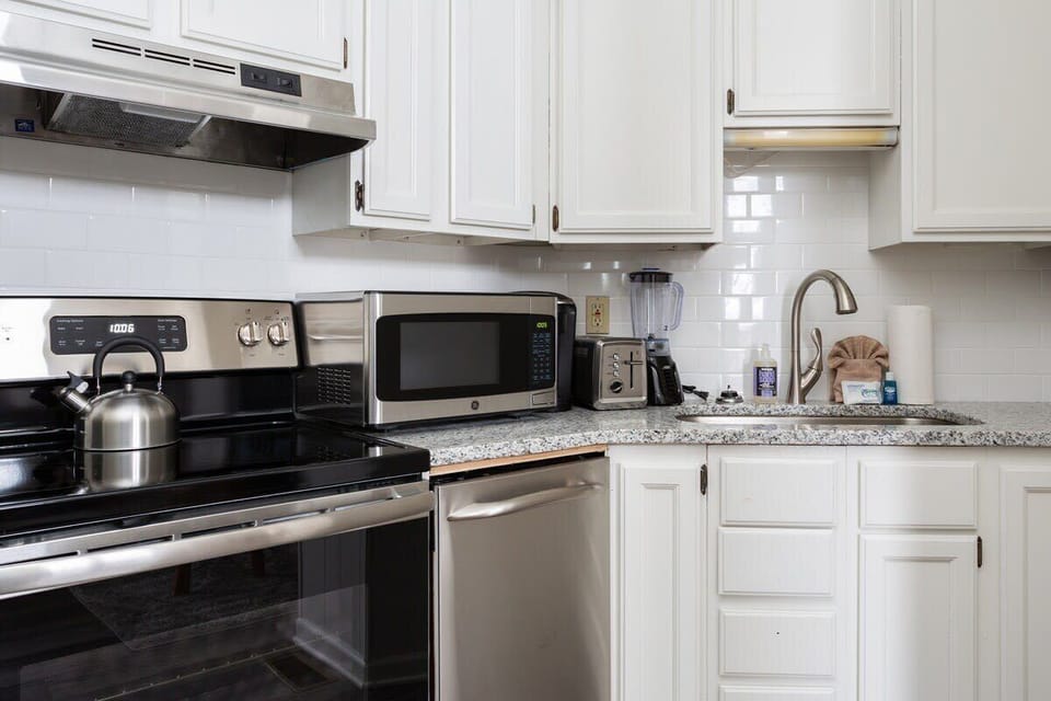 Amenities! Keurig Coffee Maker!