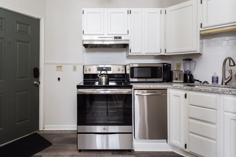 Kitchen Straight On View!