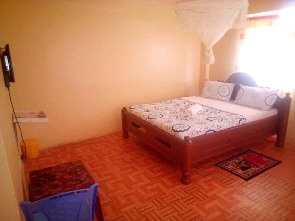 Single Room | Desk, blackout drapes, WiFi (free), bed sheets