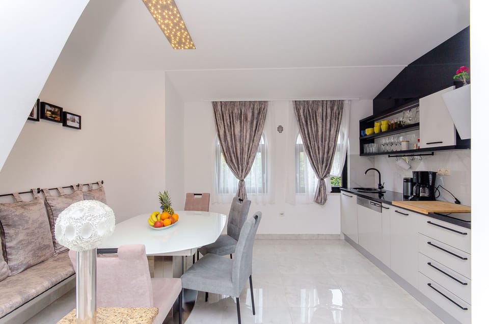 Apartment (A1) | Private kitchen | Fridge, oven, stovetop, espresso maker