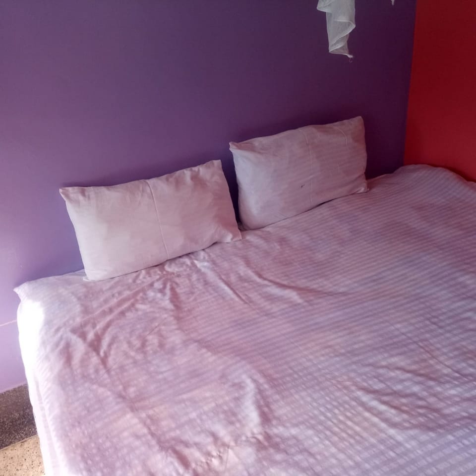 Double Room | Desk, bed sheets