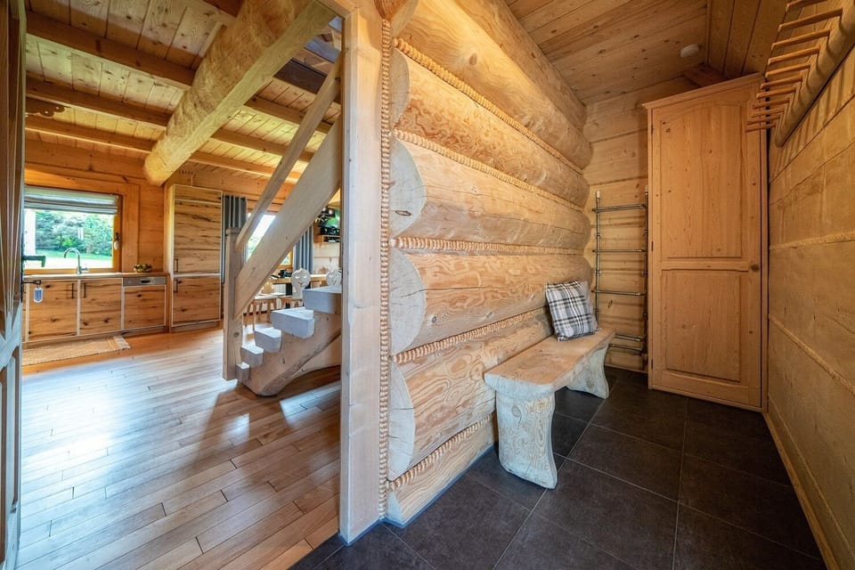Flat-screen TV, fireplace