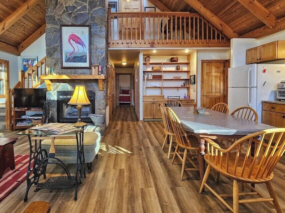 hall to bedrooms