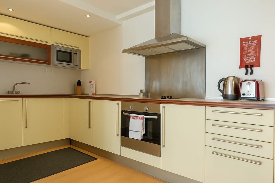 Apartment, 1 Bedroom, Balcony | Private kitchen | Full-size fridge, microwave, oven, stovetop