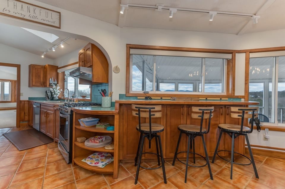 Bar seating for 3