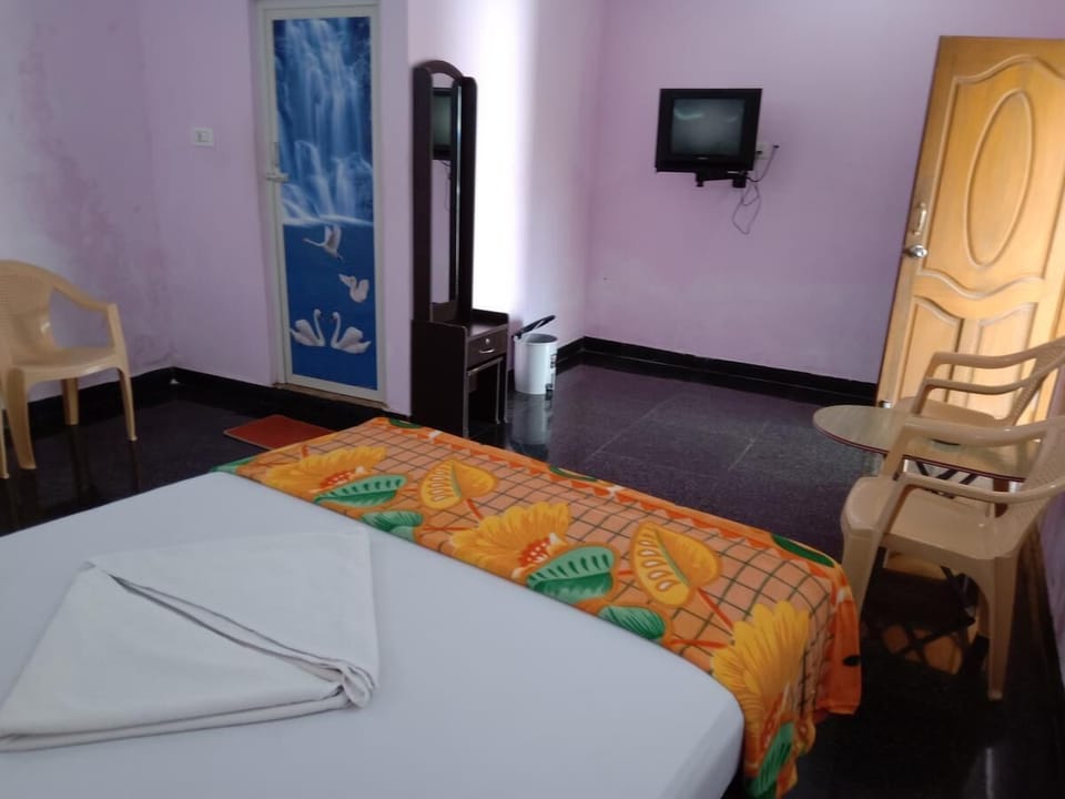 Deluxe Room | Blackout drapes, soundproofing, free WiFi, bed sheets