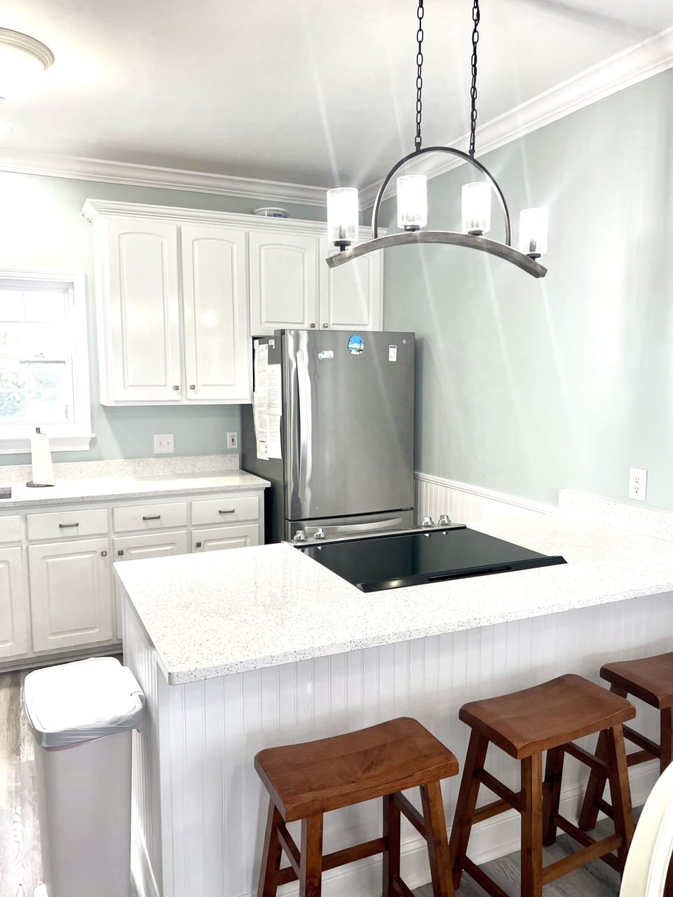 Newly renovated kitchen-fully equipped and ideal for family beach stays.