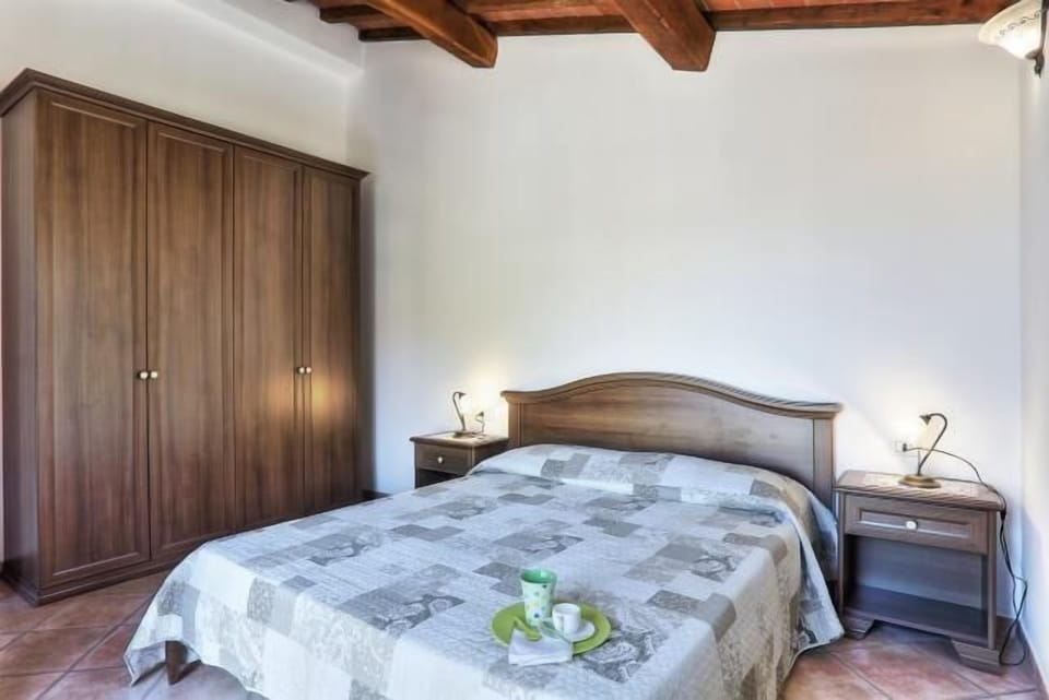 2 bedrooms, bed sheets