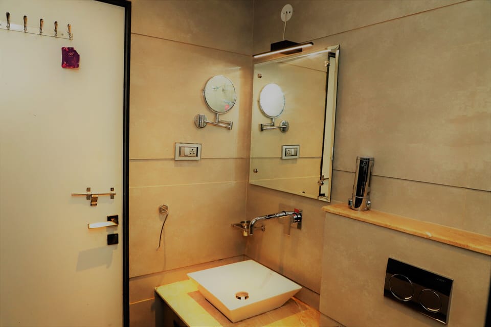 Superior Room | Bathroom shower