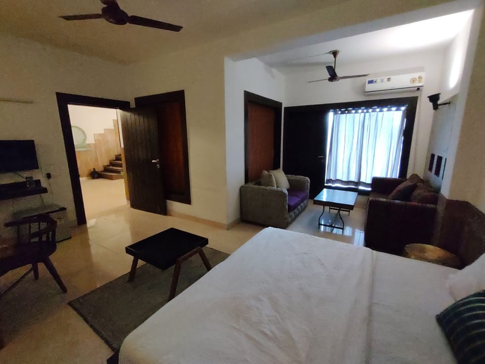 Superior Room, Balcony | Desk, laptop workspace, free WiFi, bed sheets
