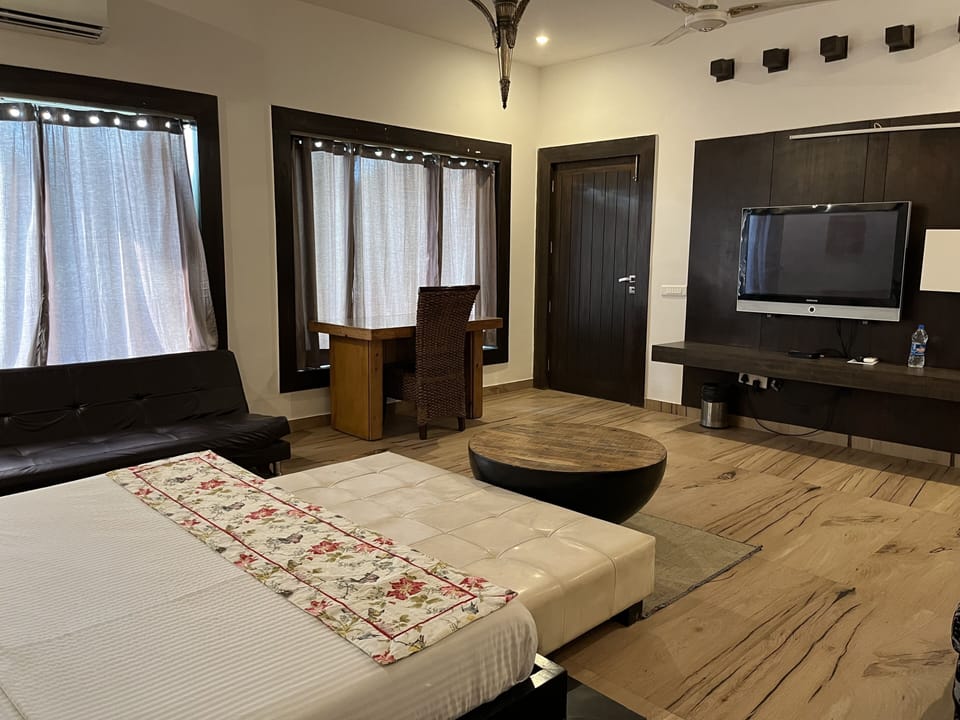 Presidential Room, Balcony | Desk, laptop workspace, free WiFi, bed sheets