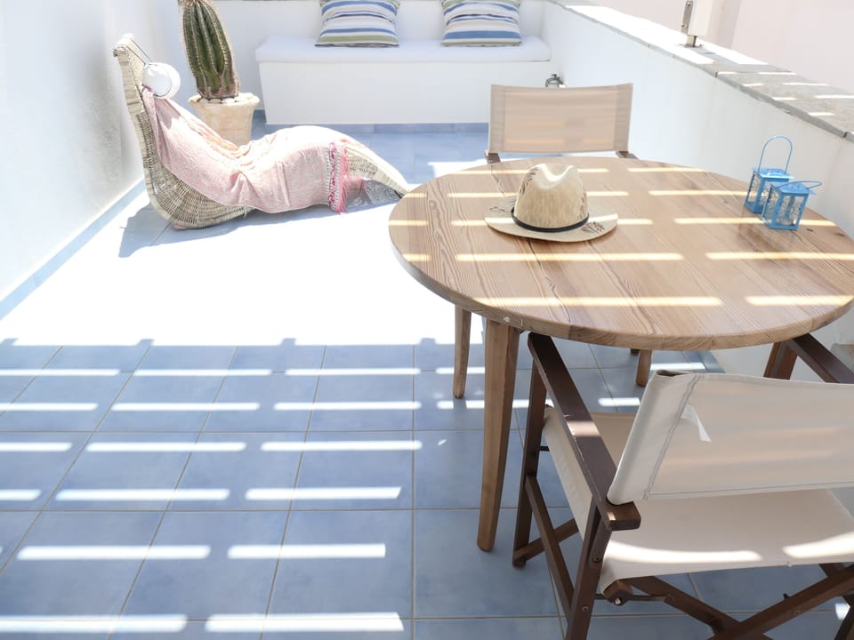Studio, 1 Bedroom, Smoking, Balcony | Outdoor dining