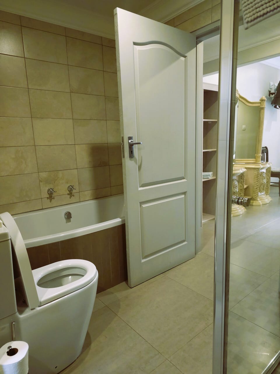 Deluxe Room no 5 | Bathroom | Separate tub and shower, deep soaking tub, rainfall showerhead