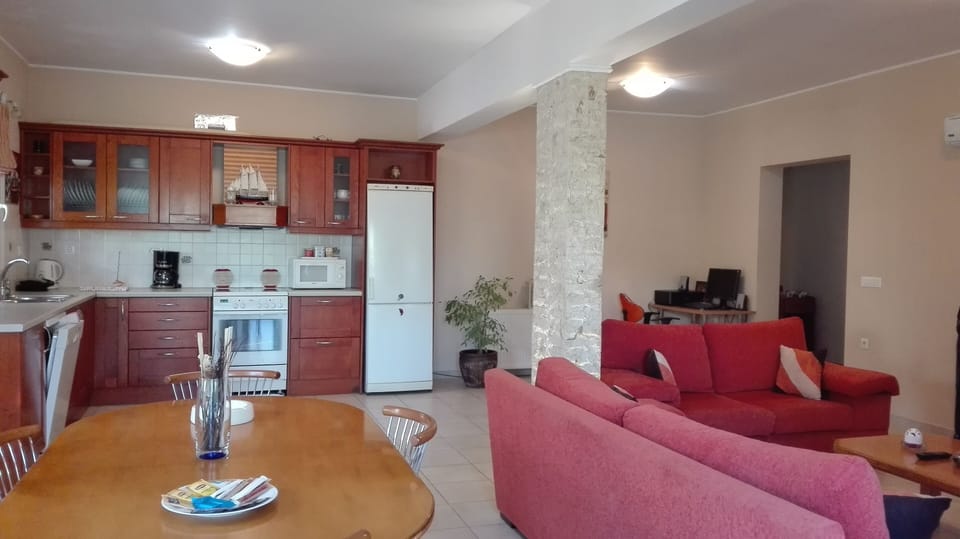 Villa, 3 Bedrooms, Smoking, Balcony | Living area