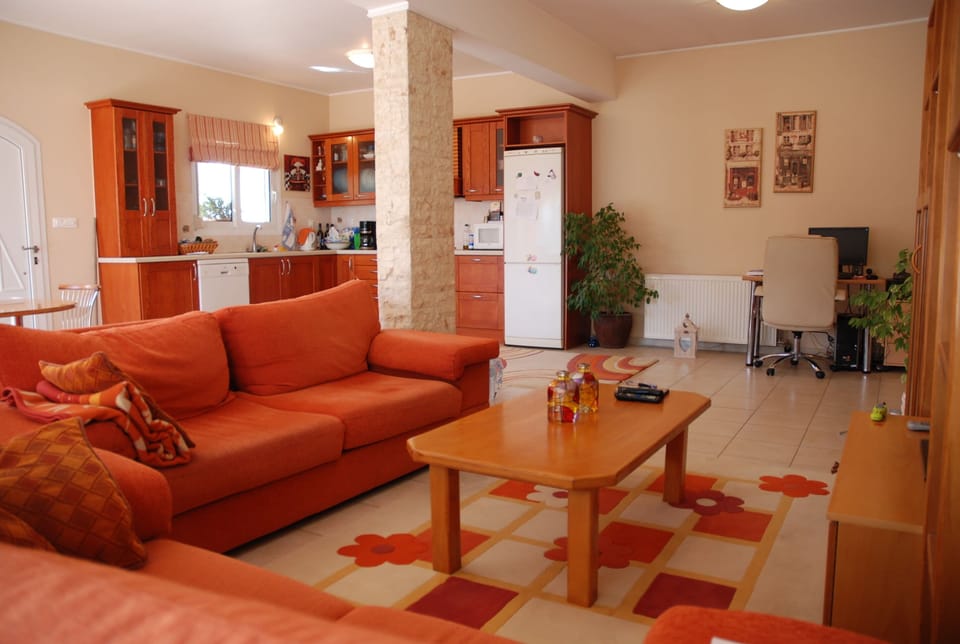 Villa, 3 Bedrooms, Smoking, Balcony | Living area
