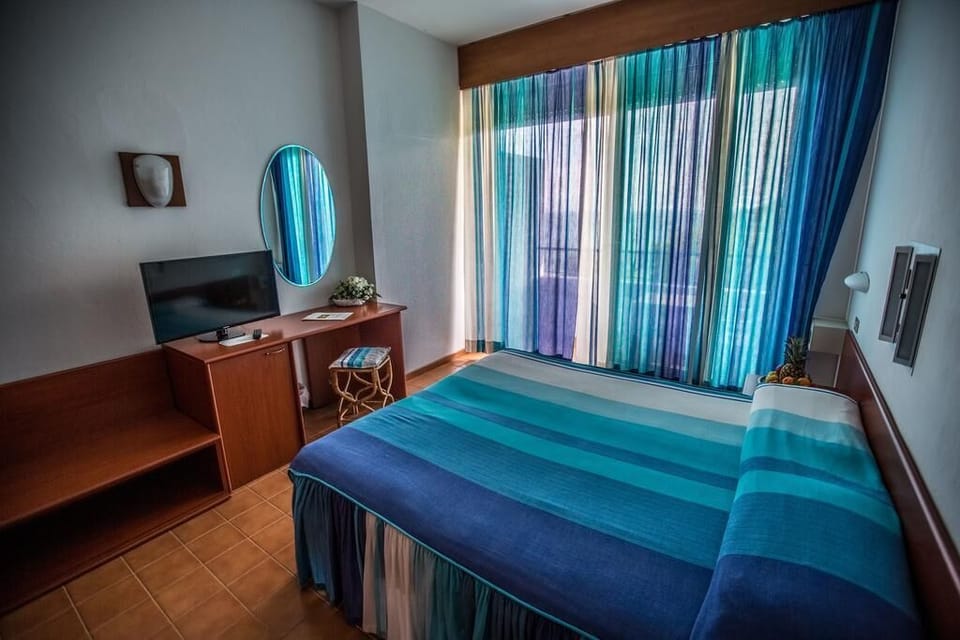 Standard Triple Room, Garden View | Minibar, in-room safe, desk, free cribs/infant beds