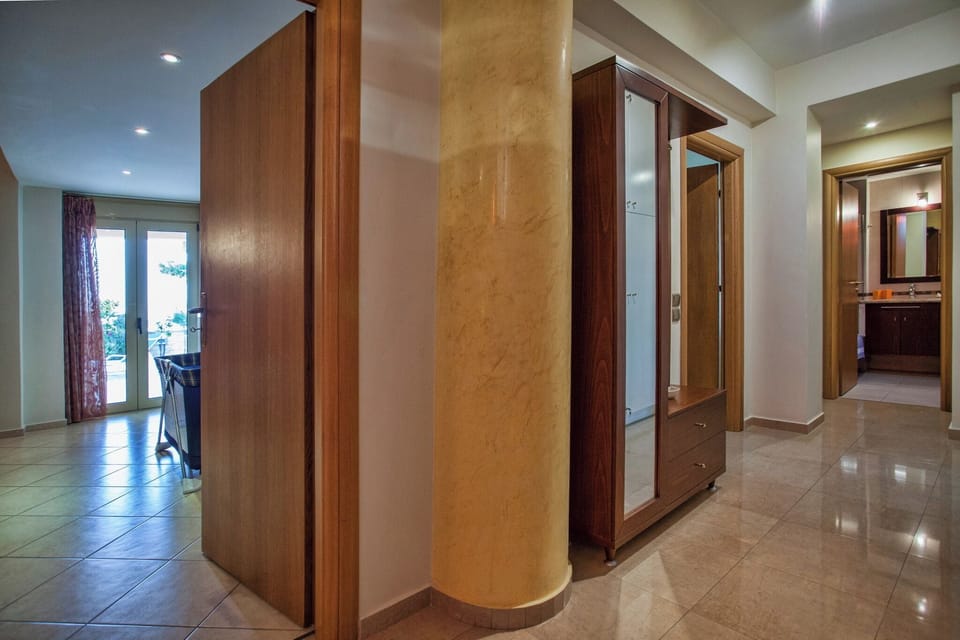 Villa, 5 Bedrooms, Smoking, Private Pool | Interior