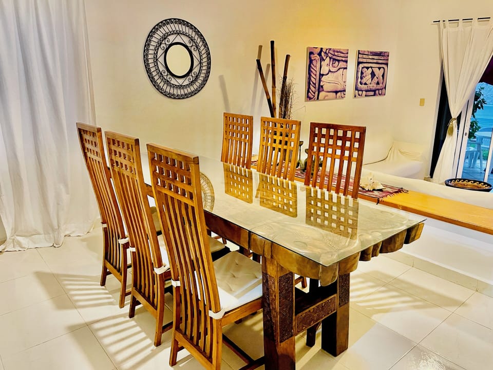 Room, 1 Bedroom, Patio, Garden View | Dining room