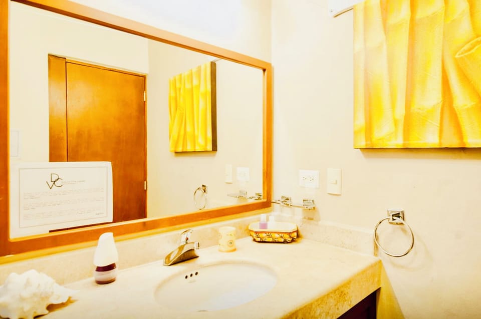 Room, 1 Bedroom, Patio, Garden View | Bathroom
