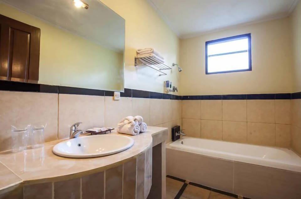 PB - Villa 5 - 4BR · 4-BR Private Pool Villa Walk to Seminyak Beach Villa in Kuta