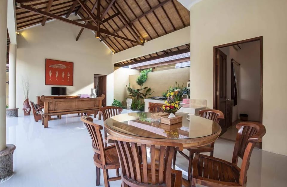 Villa, 3 Bedrooms | In-room dining