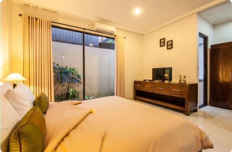 Villa, 2 Bedrooms | 2 bedrooms, laptop workspace, iron/ironing board, travel crib