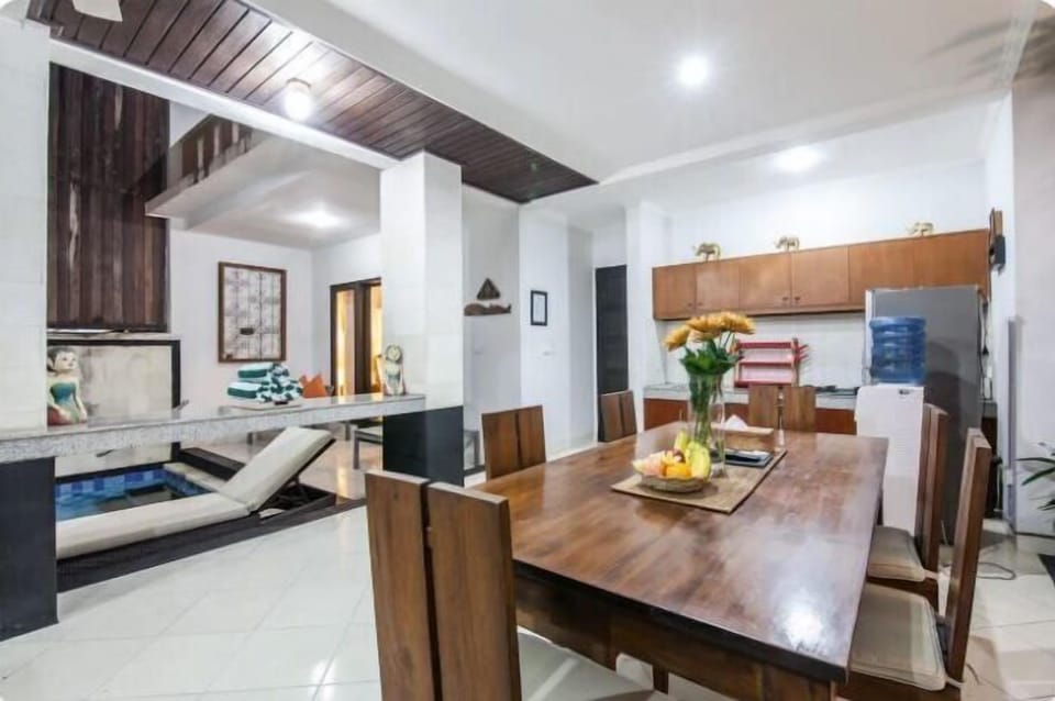 Villa, 3 Bedrooms | In-room dining