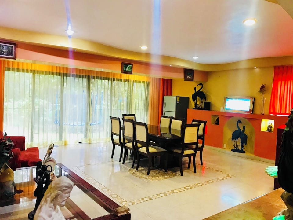 Room, 1 Bedroom, Smoking, Patio | Dining room