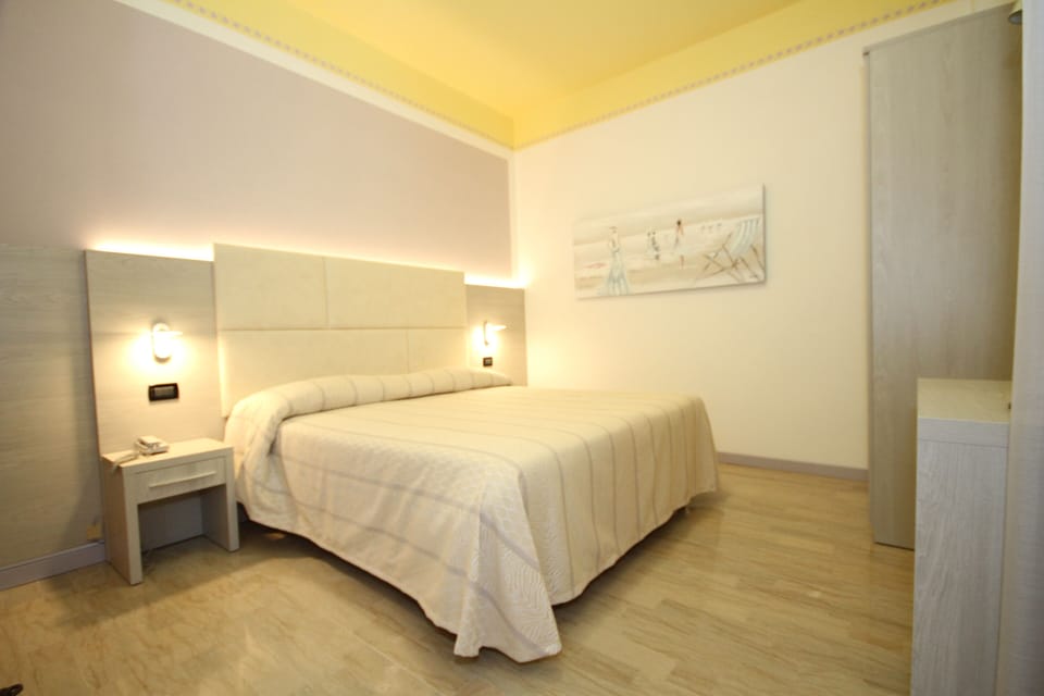 Comfort Double Room | Egyptian cotton sheets, premium bedding, down comforters, minibar