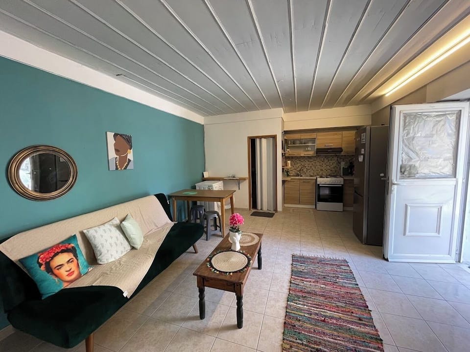 House, 2 Bedrooms, Terrace, Garden View | Living room