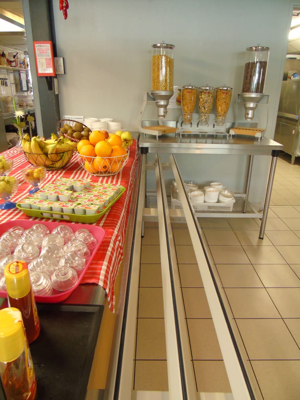 Daily buffet breakfast for a fee