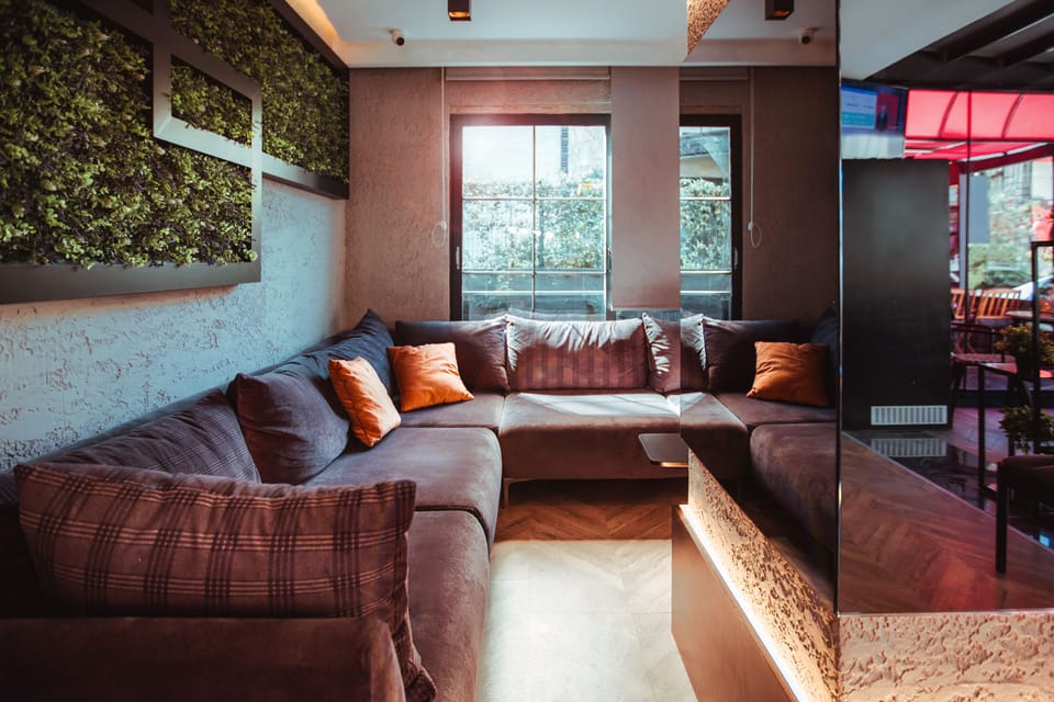 Lobby lounge