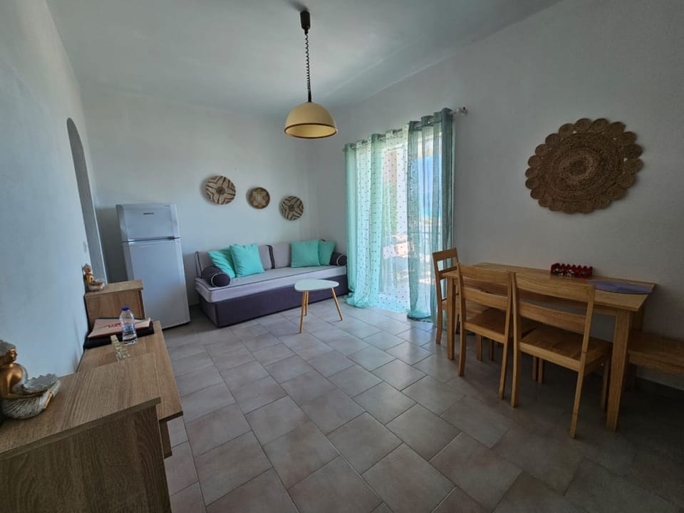 Apartment, 1 Bedroom, Smoking, Balcony | Living area