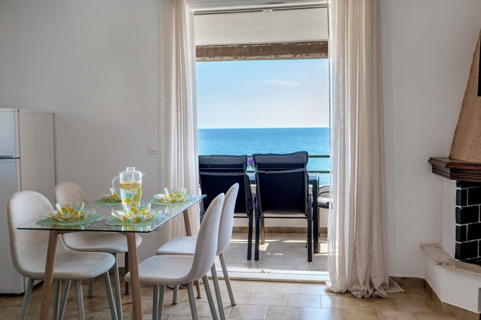 Apartment, 1 Bedroom, Smoking, Balcony | Dining room
