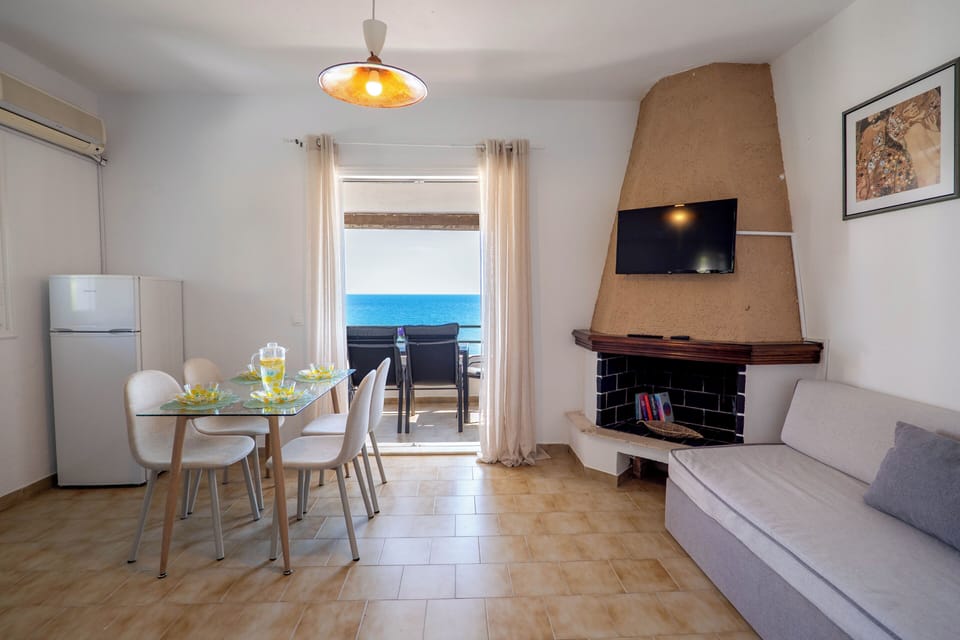 Apartment, 1 Bedroom, Smoking, Balcony | Living room