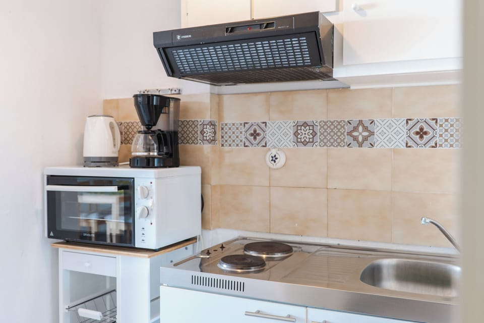 Apartment, 1 Bedroom, Balcony, Mountain View | Private kitchen