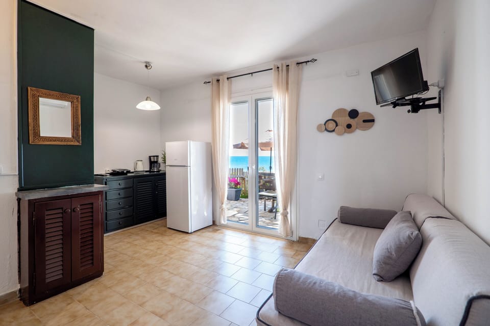 Apartment, 1 Bedroom, Smoking, Garden View | Living room | TV