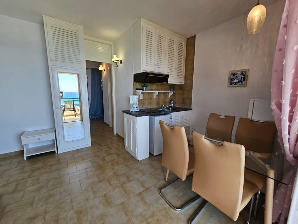 Apartment, 1 Bedroom, Smoking, Balcony | Dining