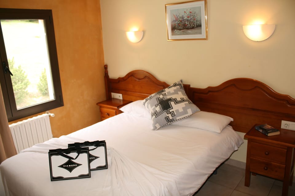 Superior Room, 1 Bedroom | Desk, laptop workspace, free WiFi, bed sheets