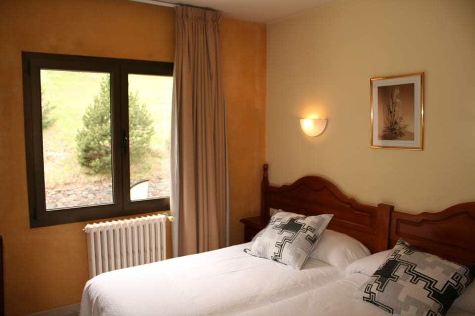 Superior Room, 1 Bedroom | Desk, laptop workspace, free WiFi, bed sheets