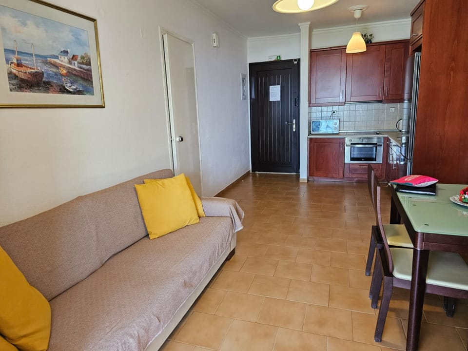 Apartment, 2 Bedrooms, Smoking, Garden View | Living area