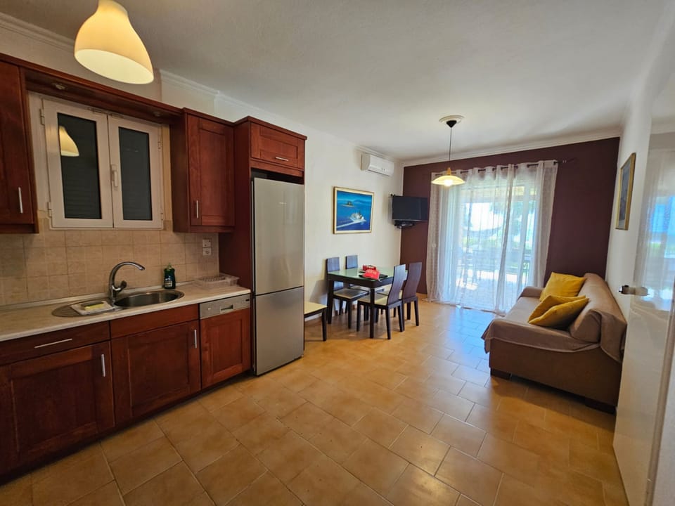 Apartment, 2 Bedrooms, Smoking, Garden View | Living area