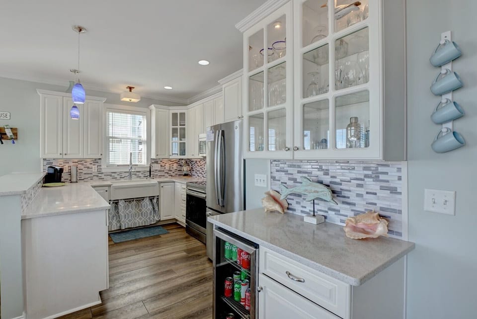 Kitchen/Bar Area