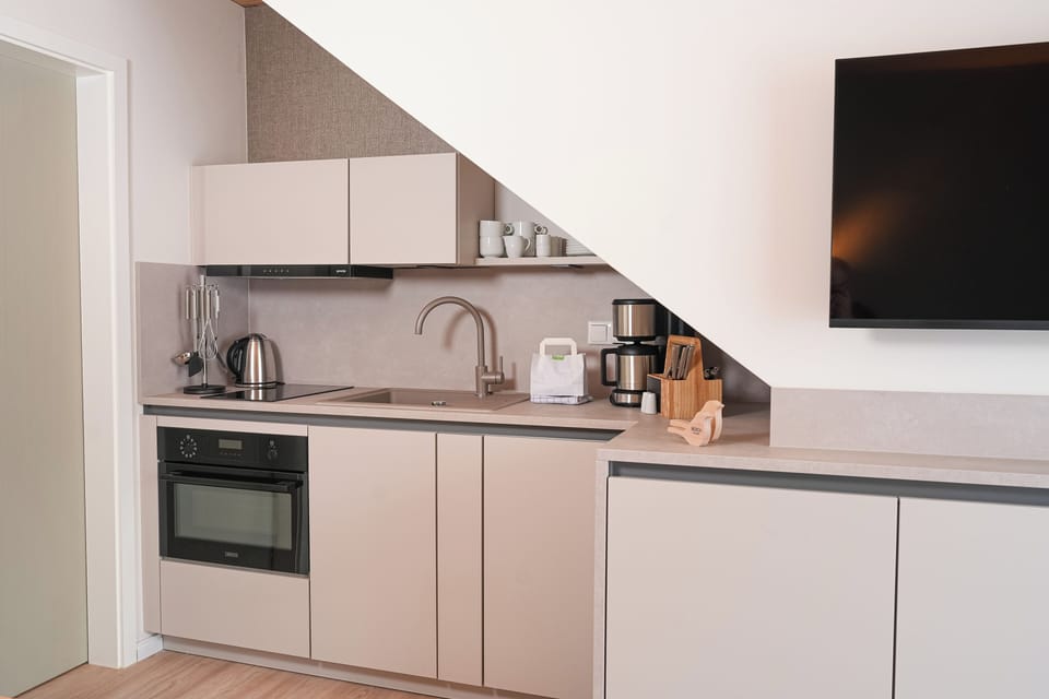 Standard Duplex, 1 Bedroom, Garden View | Private kitchen | Electric kettle