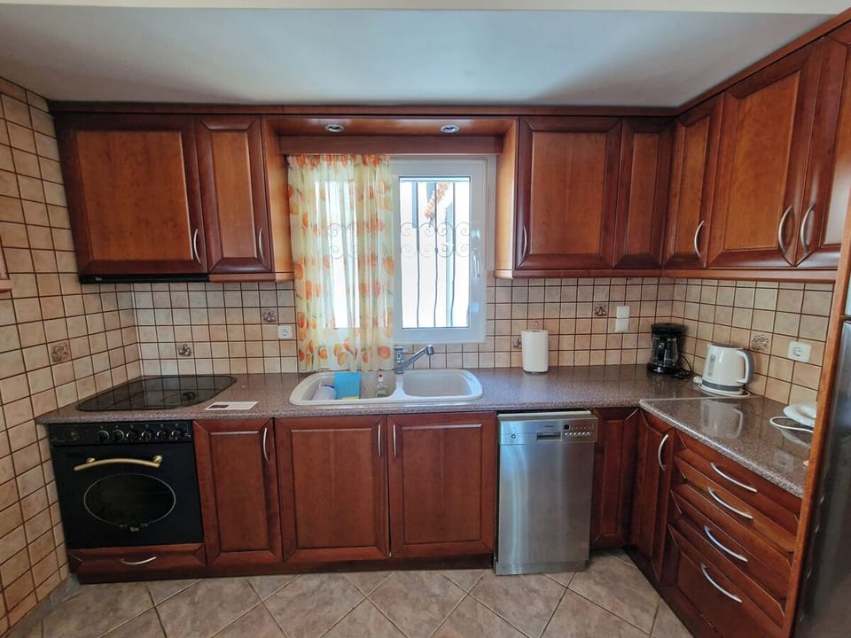 Villa, 4 Bedrooms, Balcony, Garden View | Interior